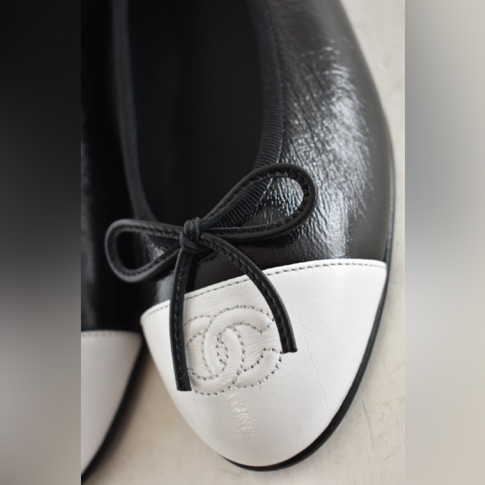 Chanel 26S Black White Crumpled Shiny Lambskin CC Bow Ballet Ballerina Flat 39 - Picture 9 of 16